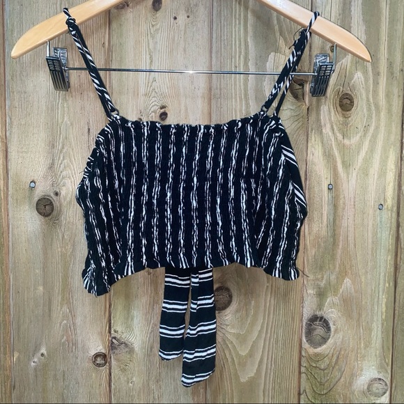 Front tie up striped crop top - Picture 2 of 2